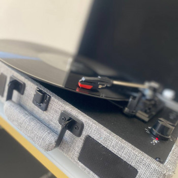 Оренда кушетки / стіл бровіста ( візажний стіл)
                    Бровист Оксана Киев