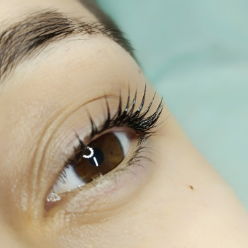 Ламінування вій
                    Бровіст Яна Київ