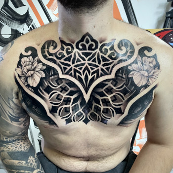 Тату мужские на груди цветок жизни, фото - Тату салон Tattoo hub