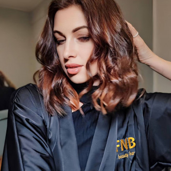 Фарбування в техніці airtoch нижньої потиличної зони,та фарбування коріння в розтяжці кольору