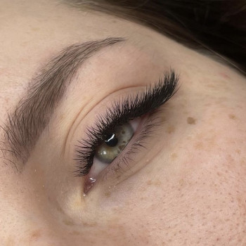 Нарощення вій в 3D обʼємі
                    Лешмейкер Анна Здолбунов