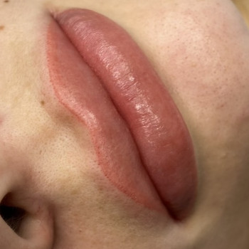 Перманентний макіяж
                    Бровист  Ровно