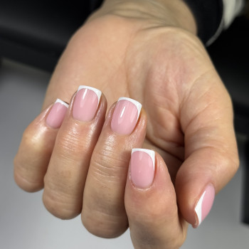 Манікюр
                    Мастер маникюра Влада Николаев