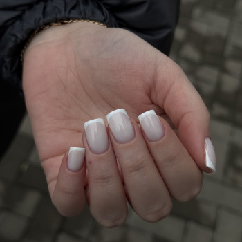 Манікюр
                    Мастер маникюра Влада Николаев