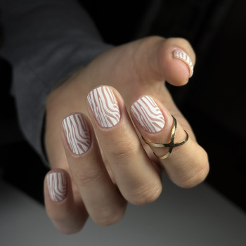 Манікюр
                    Мастер маникюра Влада Николаев