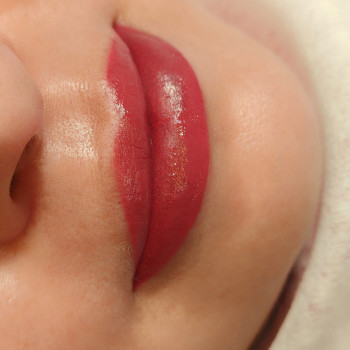 Перманентний макіяж губ