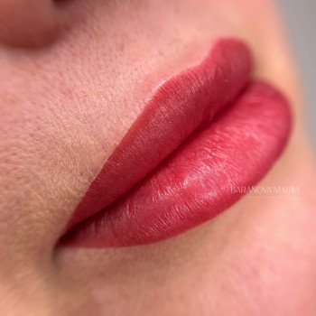 Перманент губ сразу после процедуры 
 