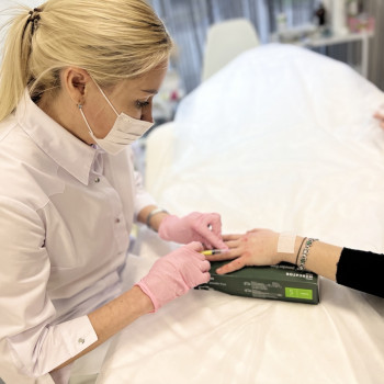 Біоревіталізація шкіри рук