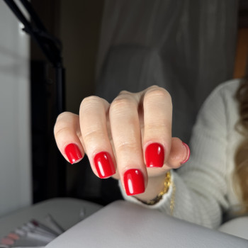 Манікюр з укріпленням + покриття гель лаком 
  лак 