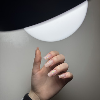 Манікюр с укріпленням 
  нігтів 