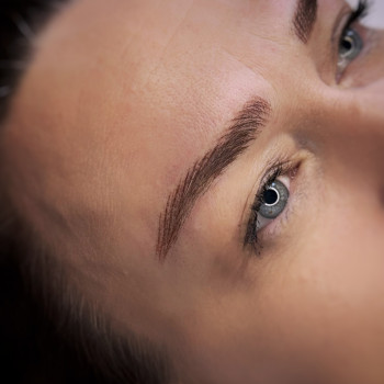 Волосковий ефект, перманент брів
                    Майстер перманентного макіяжу Инна Київ