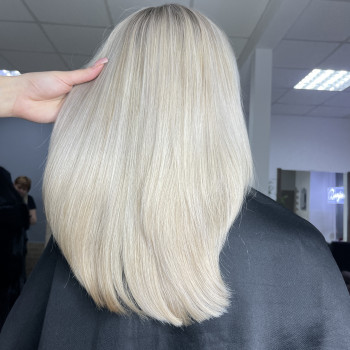 Фарбування волосся
                    Салон красоты Bonjour Львов