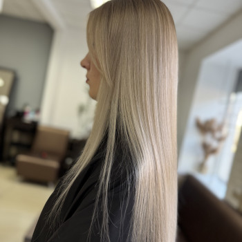 Фарбування волосся
                    Салон красоты Bonjour Львов