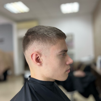 Чоловіча стрижка
                    Салон краси Bonjour Львів