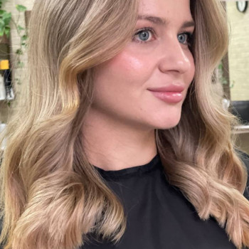 Фарбування волосся та укладка