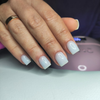 Манікюр
                    Мастер маникюра Виктория Киев