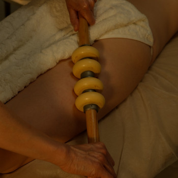 Антицелюлітний масаж. Як це працює?

✅ Розщеплюються жирові відкладення → зменшуються об’єми та вирі...