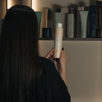 Наші майстри безкоштовно проконсультують Вас , та допоможуть правильно підібрати косметику по догляд...