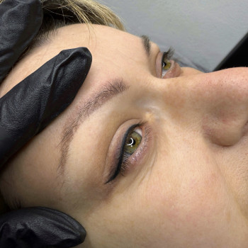 Стрілки
                    Майстер перманентного макіяжу Алина Павлоград