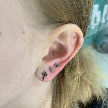 Додаткові проколи мочки вуха