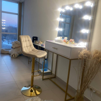 Оренда кушетки / стіл бровіста ( візажний стіл)
                    Бровист Оксана Киев