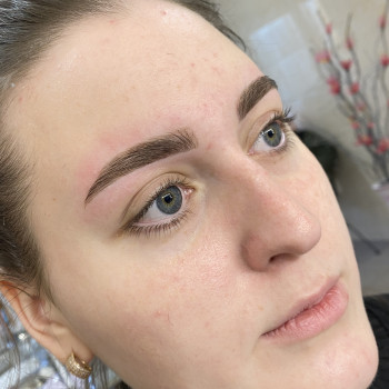 Фарбування та корекція брів