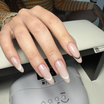 Французький манікюр бежевий френч, фото - салон краси Nelson's