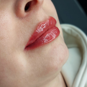 Акварельні губки
                    Мастер перманентного макияжа  Киев