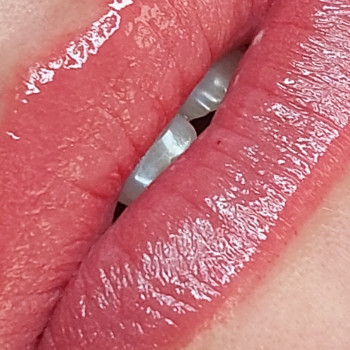 Акварельні губки
                    Мастер перманентного макияжа  Киев