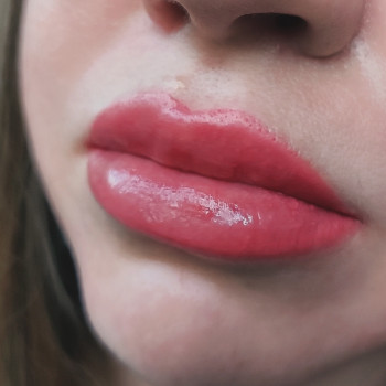 Акварельні губки
                    Мастер перманентного макияжа  Киев