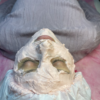 Альгінатна маска інтенсивно зволожує, підтягує шкіру, зменшує набряки та підсилює дію активних компо...