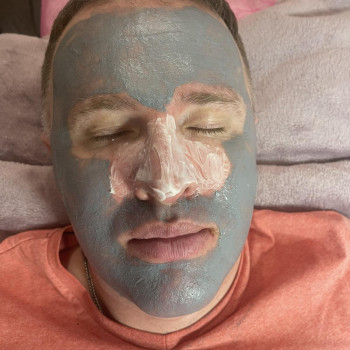 Комбінація масок в косметології дозволяє ефективно вирішувати кілька проблем шкіри одночасно, таких...