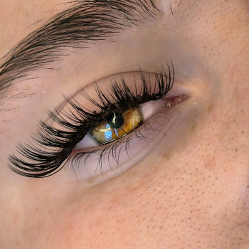 Наращивание ресниц
                    Лешмейкер Яна Краматорськ