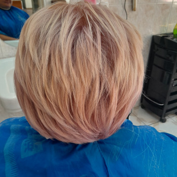 Укладання волося.
                    Перукар Хатидже Київ