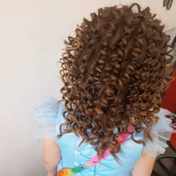 Накрутка волося, та укладання.
                    Перукар Хатидже Київ