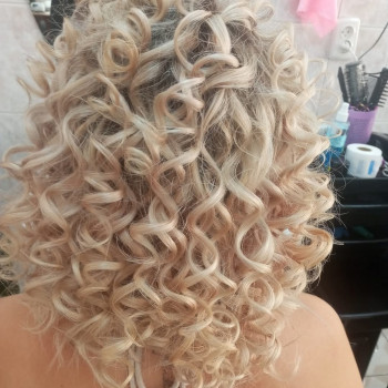 Накрутка волося, та укладання.
                    Перукар Хатидже Київ