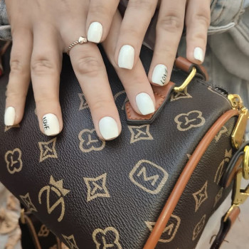 Покриття гель лаком, корекція, нарощування.
                    Майстер манікюру Юлия Ромни