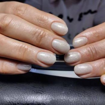 Покриття гель лаком, корекція, нарощування.
                    Майстер манікюру Юлия Ромни