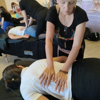 Палсінг-холістичний масаж тіла.

Дія масажу:
-розслаблення м'язів 
- зменшує напругу та болючост...