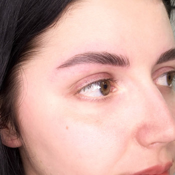 Ламінування та фарбування брів
                    Бровист Светлана Киев