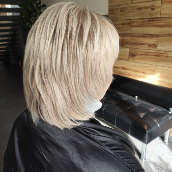 Стрижка каре, бобкаре
                    Перукар-колорист Рясна Кременчук