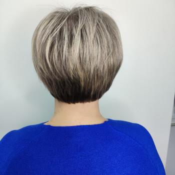 Стрижка каре, бобкаре
                    Перукар-колорист Рясна Кременчук