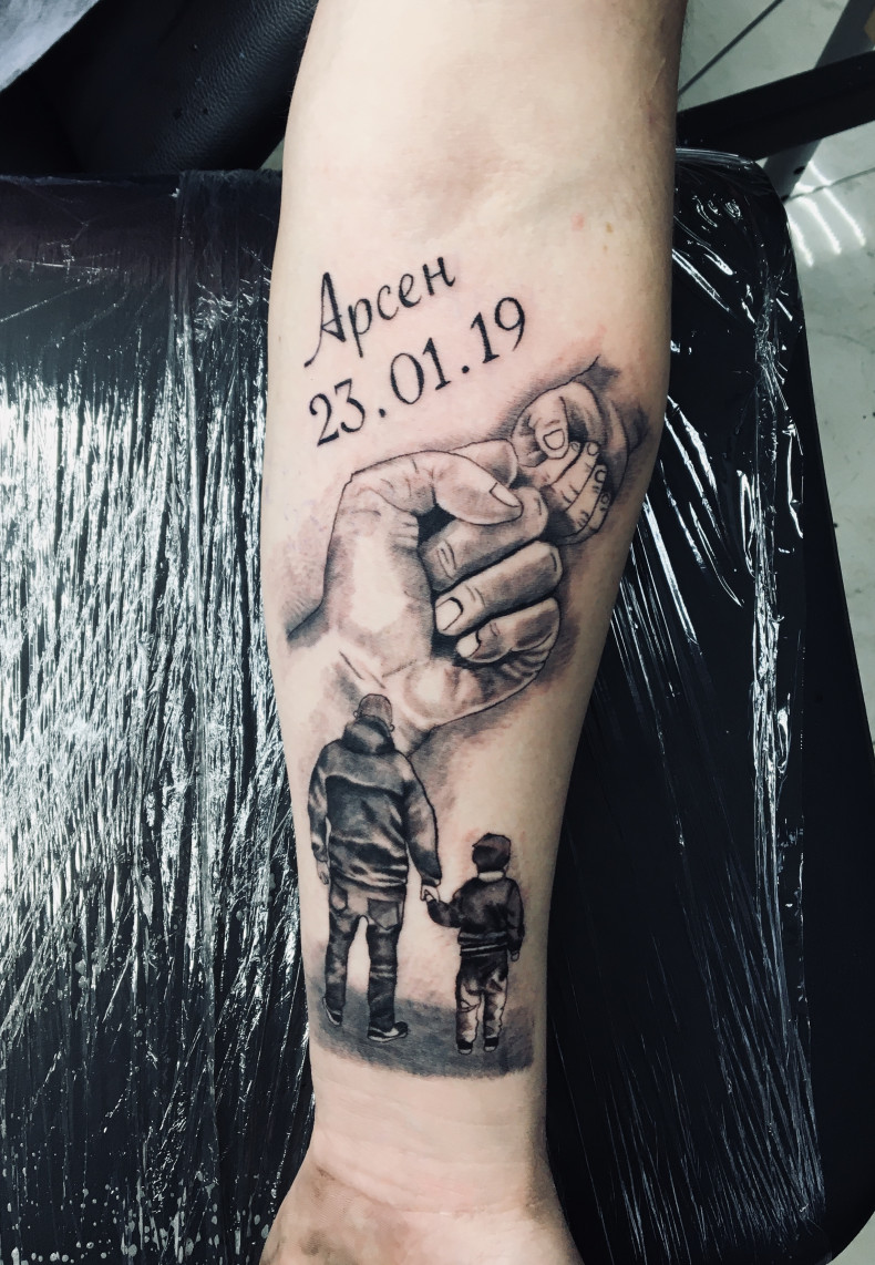 Для хлопців на передпліччі реалізм, фото - Тату салон Tattoo Line