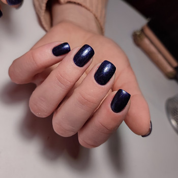 Укріплення нігтів гелем, покриття гель-лаком однотон.