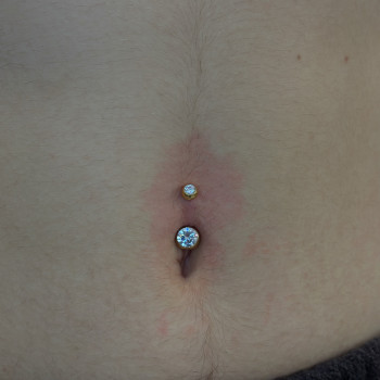 Пірсинг пупка