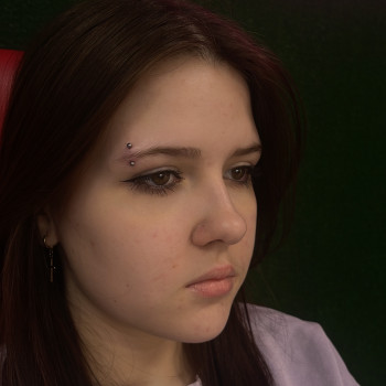 Пірсинг брови