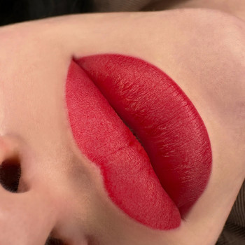 Перманентний макіяж вуст