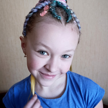 Афрохвіст із заплетеним брейдами до кінця