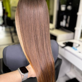 висвітлення прядок волосся