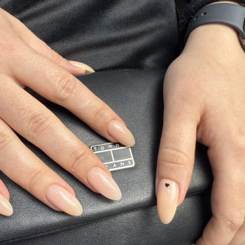 Манікюр зі зняттям та покриттям
                    Салон красоты Fargo Киев